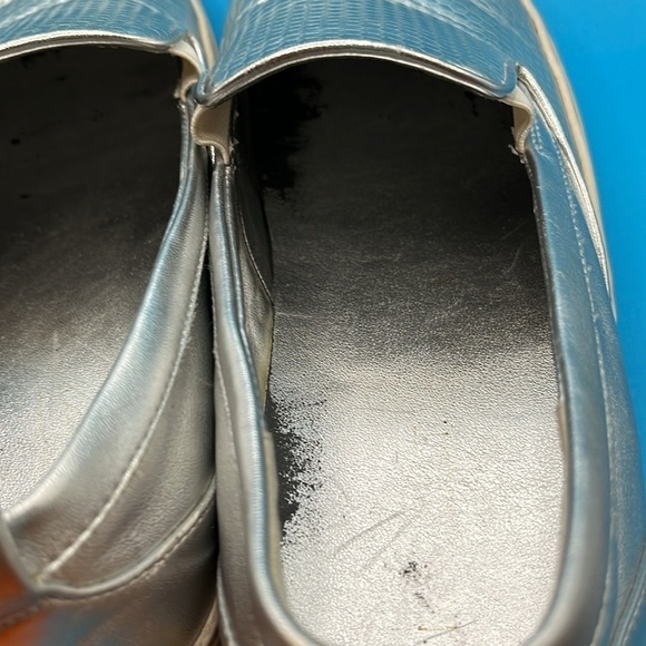 Nine West slip on silver shiny loafer sneaker casual shoe size 8M, women - Picture 5 of 7